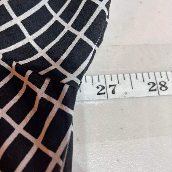 Torrid Womens Windowpane Plaid High Low Hem Split Neck Blouse Black White Size 2 - Picture 3 of 11